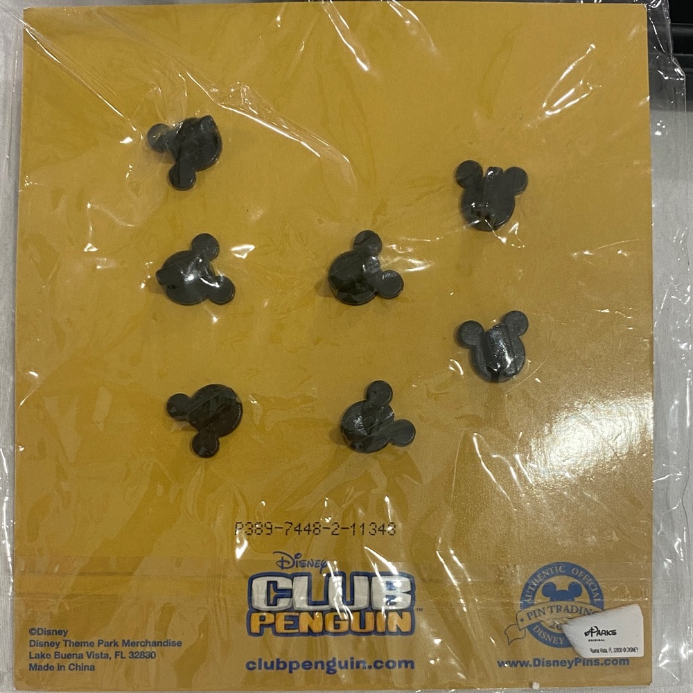 Disney Club Penguin Pin Set of 7 - Picture 2 of 2